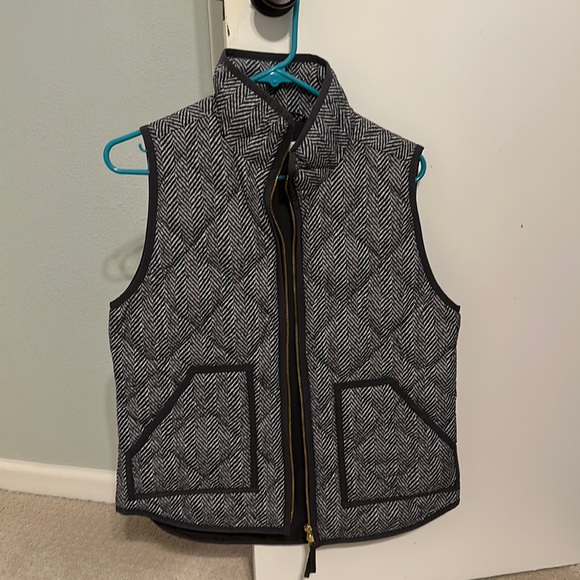 J. Crew Factory Jackets & Blazers - JCrew Factory Puffer, size small, grey and white patterned